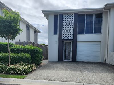 24 / 5 Angela Way, Pimpama