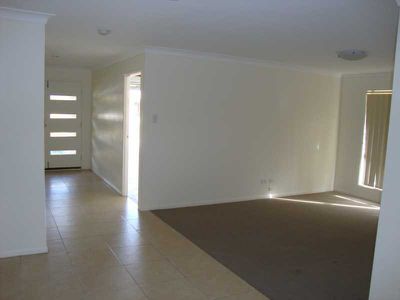 10 Armani Avenue, Wulkuraka