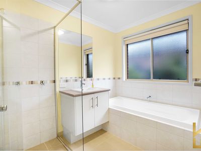 1194 Ison Road, Manor Lakes