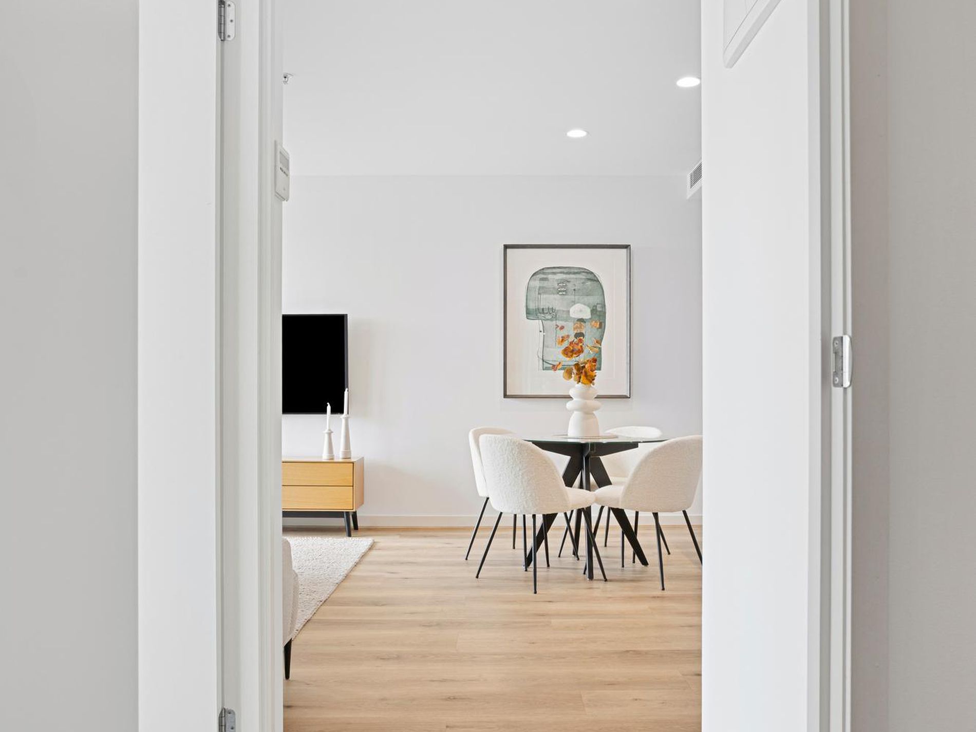 1102 / 3 Yarra Street, South Yarra