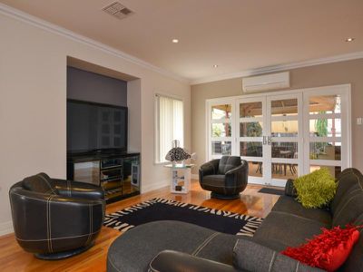 5 Smythe Drive, Broadwood