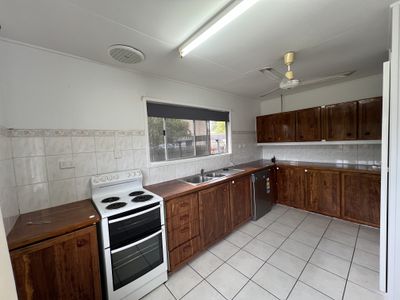 10 Rolfe Street, Moranbah
