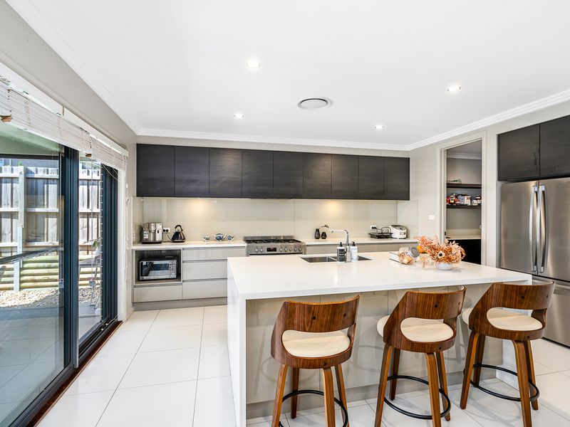 90 Fairfax Street, The Ponds