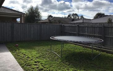 18 Peridot Avenue, Officer