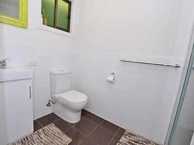 8 VAUGHAN AVENUE, Robertson