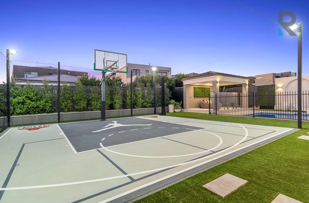 24 Degrees Road, Greenvale
