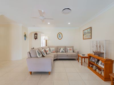 28 Kalowendha Avenue, Pelican Waters