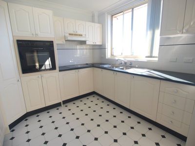 10 / 18 Walton Crescent, Abbotsford