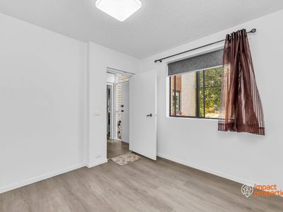 10 / 5 Hyndes Crescent, Holder