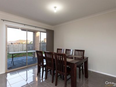 8 Devlin Place, Cranbourne North