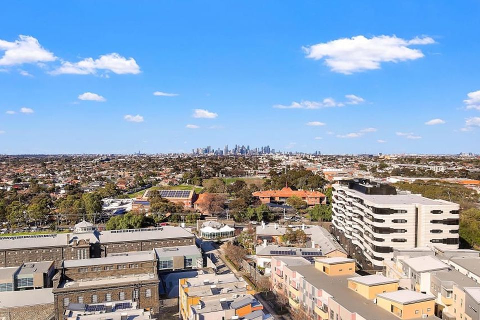 710 / 20 Wardens Walk, Coburg