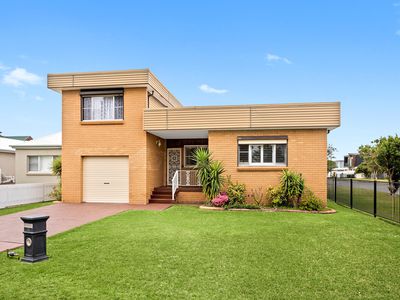 14 The Boulevarde, Oak Flats