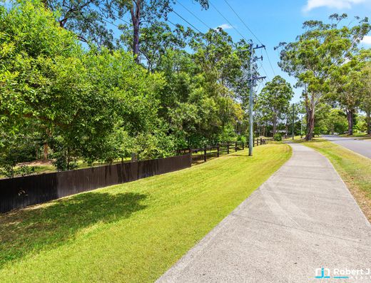 A Once-in-a-Lifetime Old Tewantin Acreage Opportunity image 3