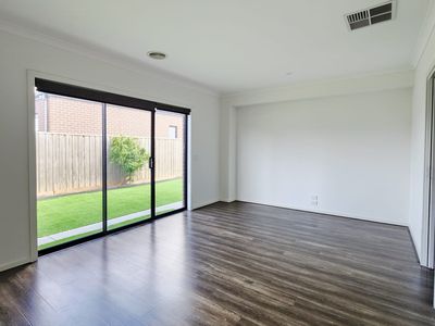 95 Holyoake Parade, Manor Lakes