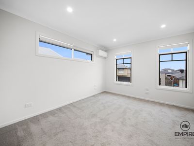 8 Pamir Circuit, Clyde North