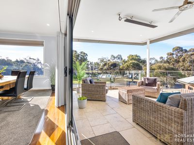 73 Mardon Drive, Horsham