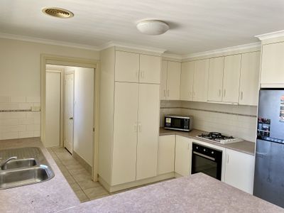 2B Ritchie Close, Griffith