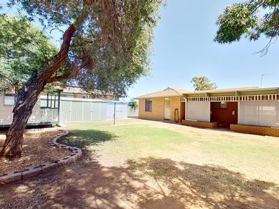 8 Bass Place, Dubbo