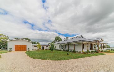 1B Pinehill Drive , Pakenham