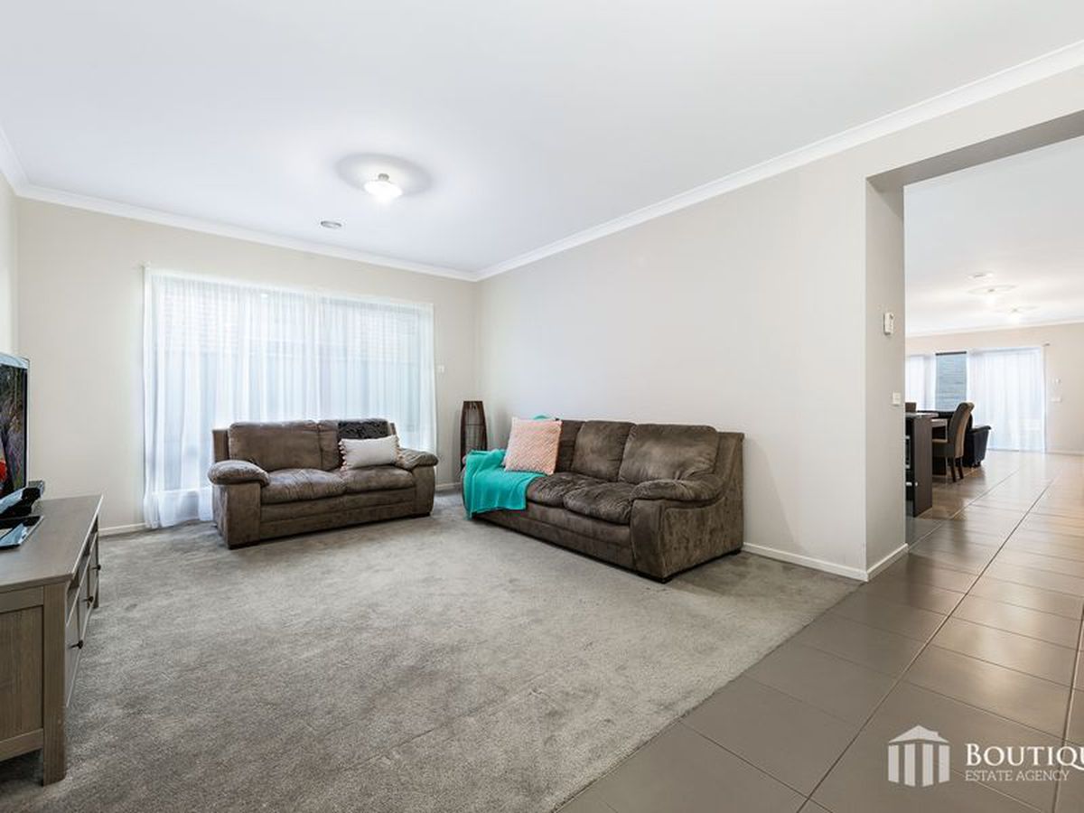 42 Kindred Avenue, Cranbourne North