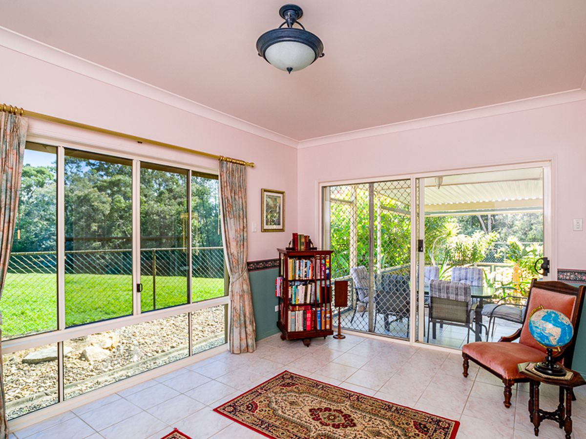 6 Daphne Court, Torquay