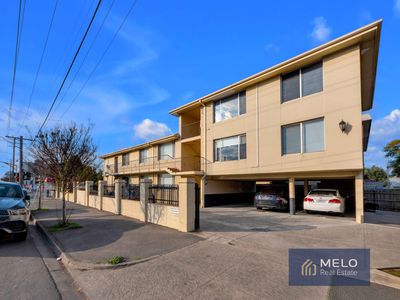 4 / 393 Barkly Street, Footscray