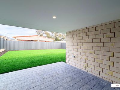 33 Camperdown Way, Lakelands