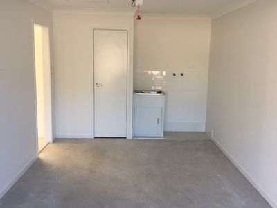 2 / 12 Sharp Crescent , Branyan