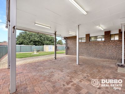 9 Meadowbank Drive, Dubbo