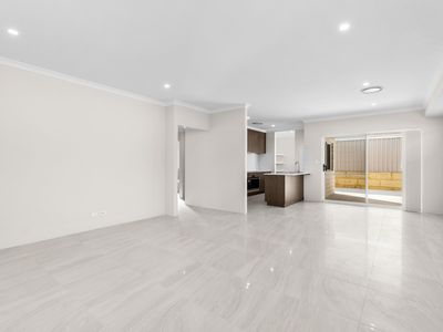 17 Desert Pea Loop, Piara Waters