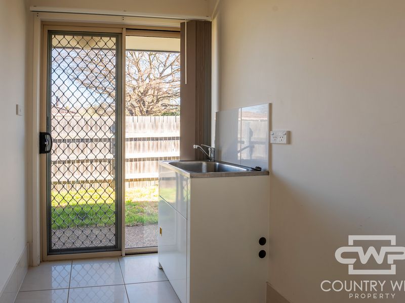 48 Manse Street, Guyra
