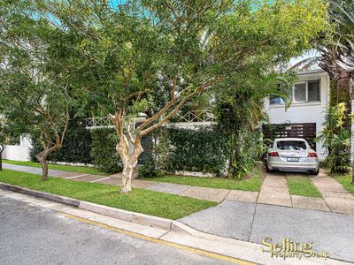 16B Oak Avenue , Surfers Paradise