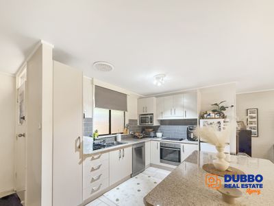 4 / 10 Sturt Circle, Dubbo
