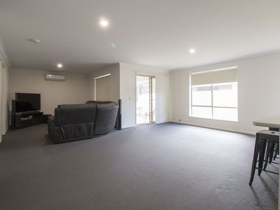 60 Royce Crescent, Lavington