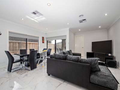 17 Pepita Crescent, Manor Lakes