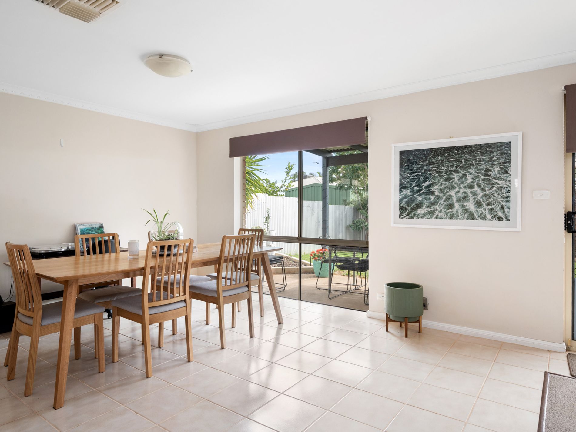 2 / 4 Nepean Grove, Hannans