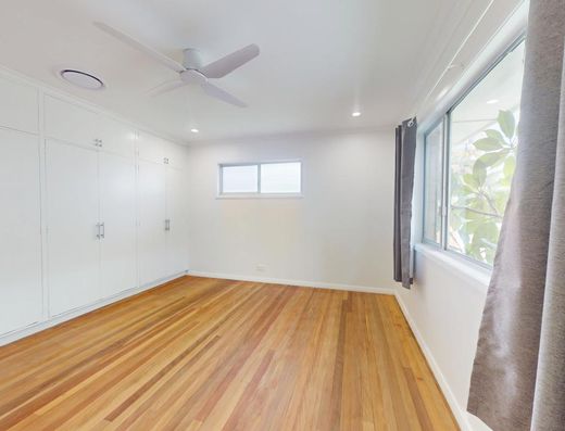 Refurbished Myles St Family Home image 7