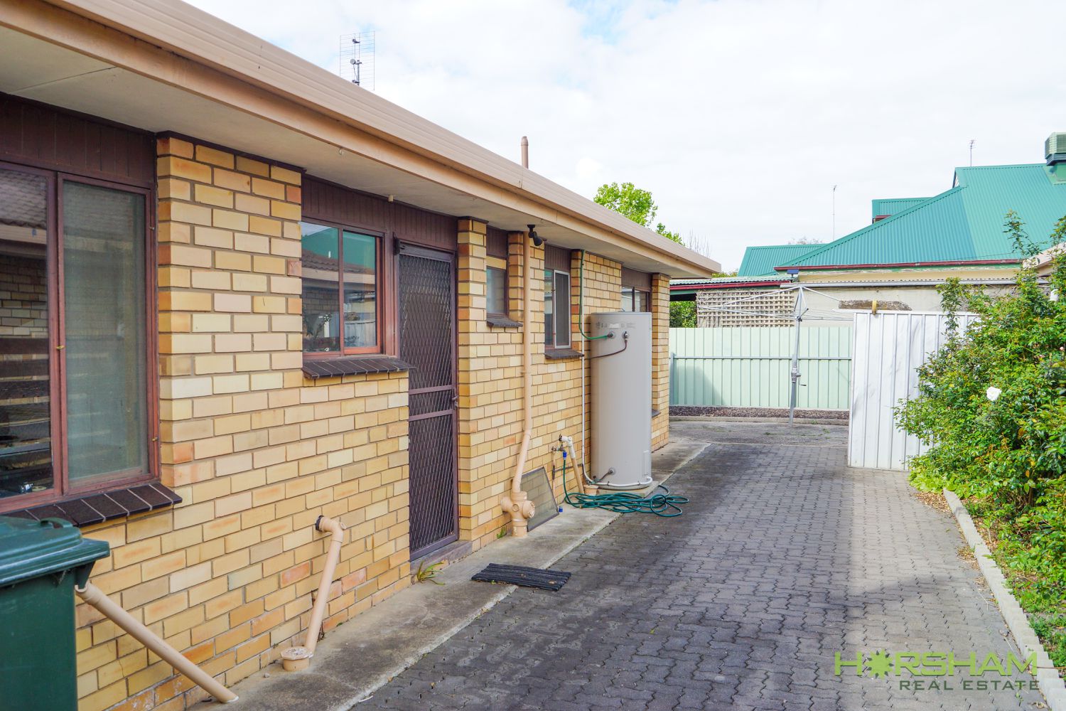 1 / 10 Williams Road, Horsham