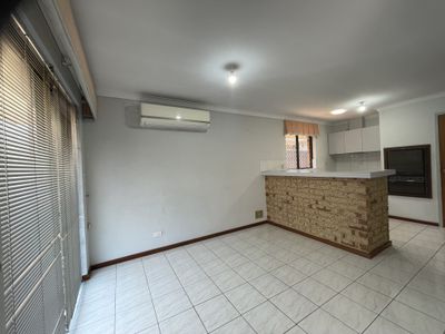 2a Yeovil Crescent, Bicton