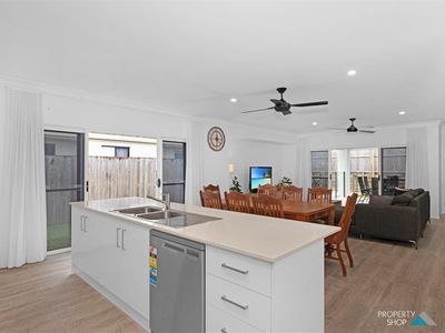 16 Porcupine Way, Mount Peter
