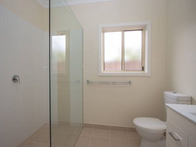 2 / 77 Cambridge Drive, Mansfield