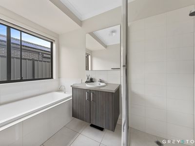 10 Caro Way, Fraser Rise