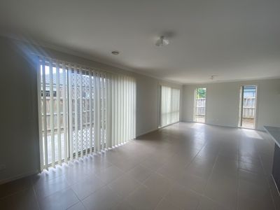 12 Andie Way, Tarneit