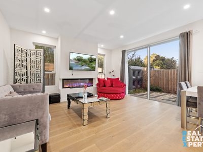 3 / 16 Manuka Road, Berwick