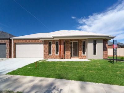 27 AXFORD BOULEVARD, Wodonga