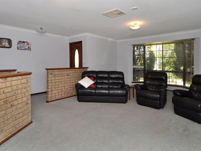 9 Compton Court, Hannans