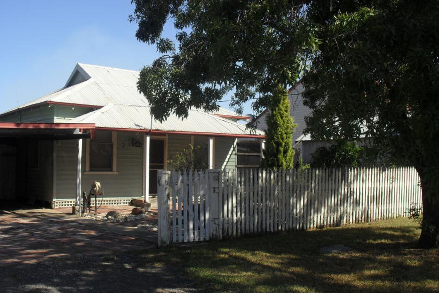 3 Main Street, Jung