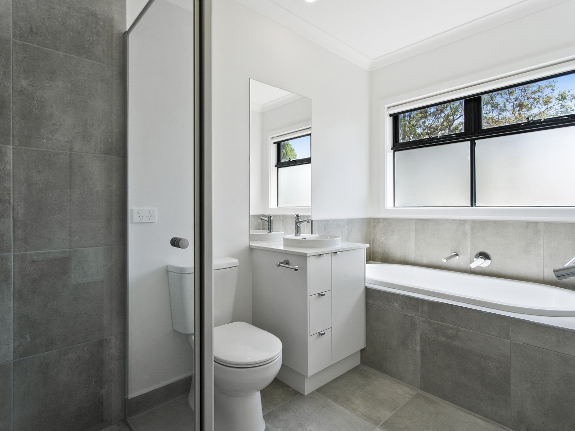 2 / 401 Shannon Avenue, Newtown