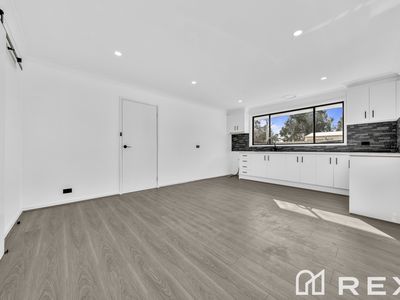 2 / 16-18 Heywood Crescent, Cranbourne North