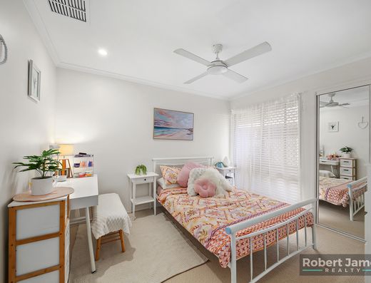 UNIQUE DUAL LIVING AT ITS BEST image 18
